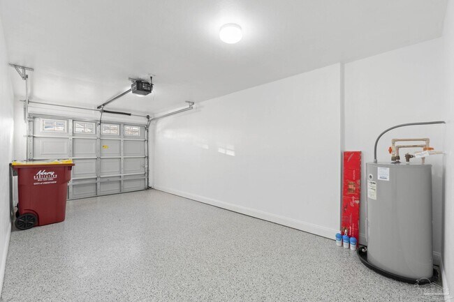 Building Photo - 707 Majestic Dr