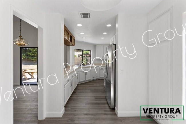 Building Photo - Clean 3-Bedroom, 2 Baths with large yard in Moorpark – Comfort & Convenience Await!