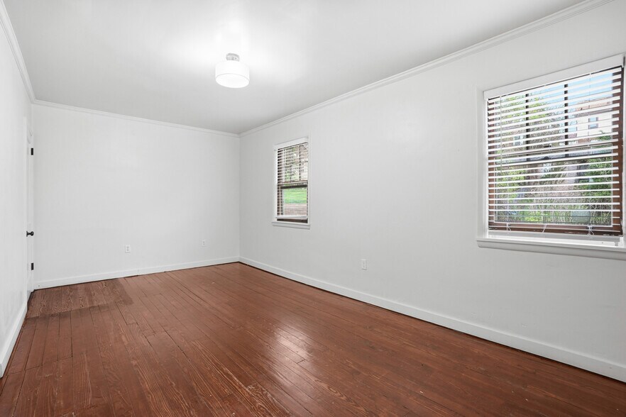 Building Photo - 107 Catskill Ave