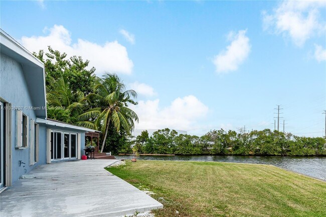 Building Photo - 4406 SW 37th Ave