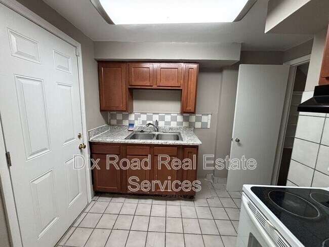 Building Photo - 237 Ryburn Ave