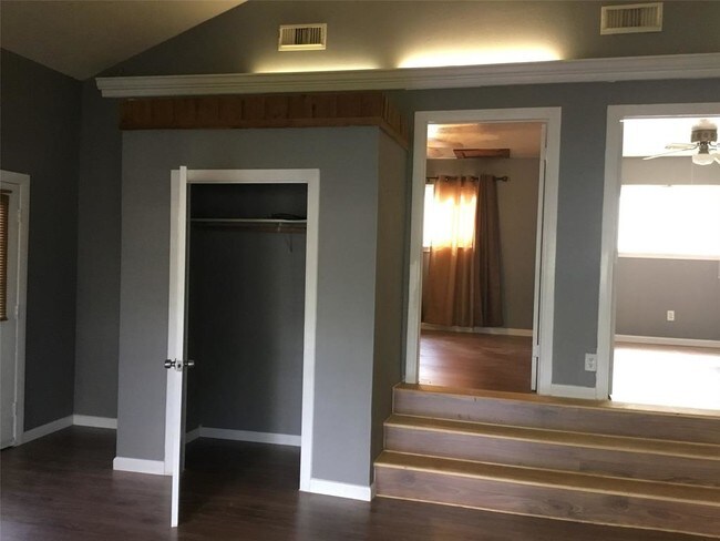 Building Photo - 25802 Beaver Run Dr