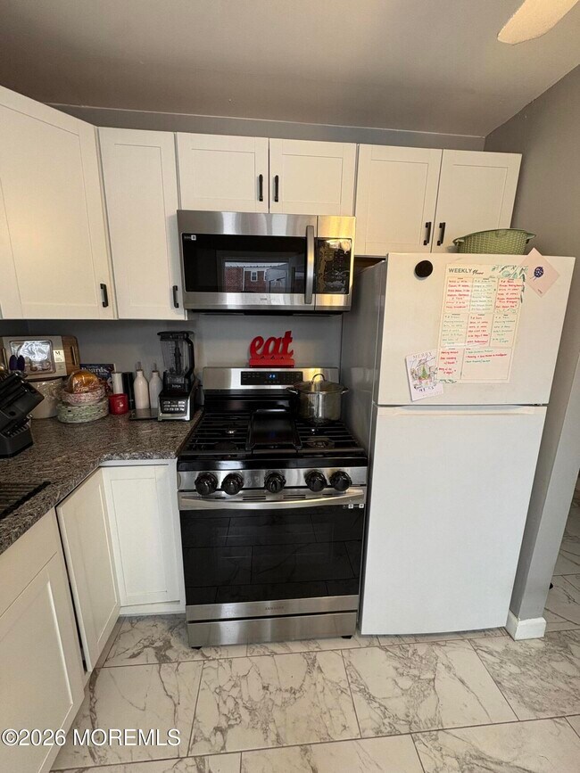 Building Photo - 16 Laurel Pl