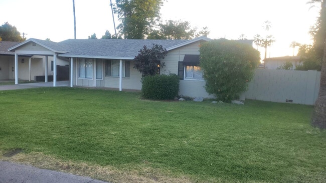 Building Photo - 4128 N 46th Pl