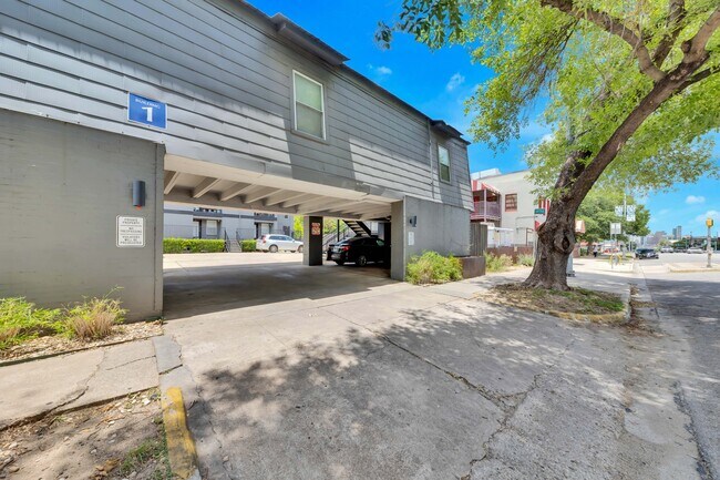 Building Photo - 2020 S Congress Ave