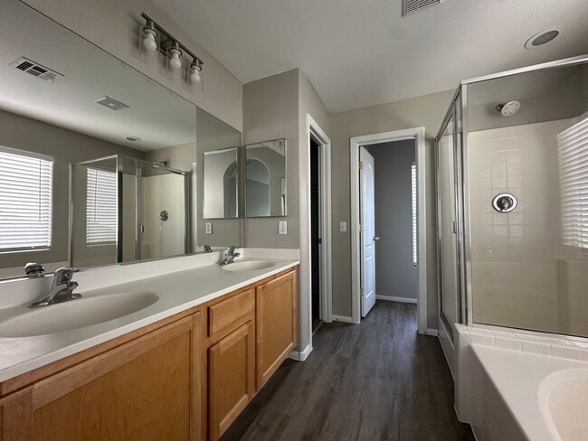 Building Photo - Townhome for rent in Henderson