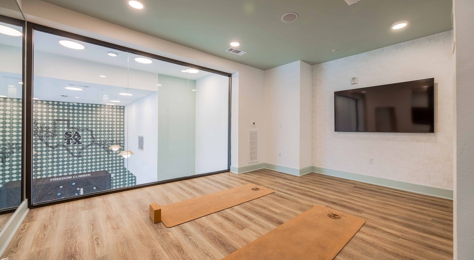 Building Photo - 18111 La Cantera Terrace