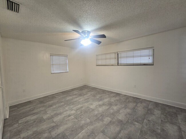 Building Photo - 3 bed / 2 bath plus den Home in Eatonville