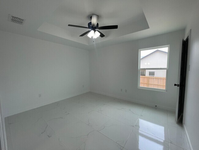 Building Photo - 318 Crossroads Loop