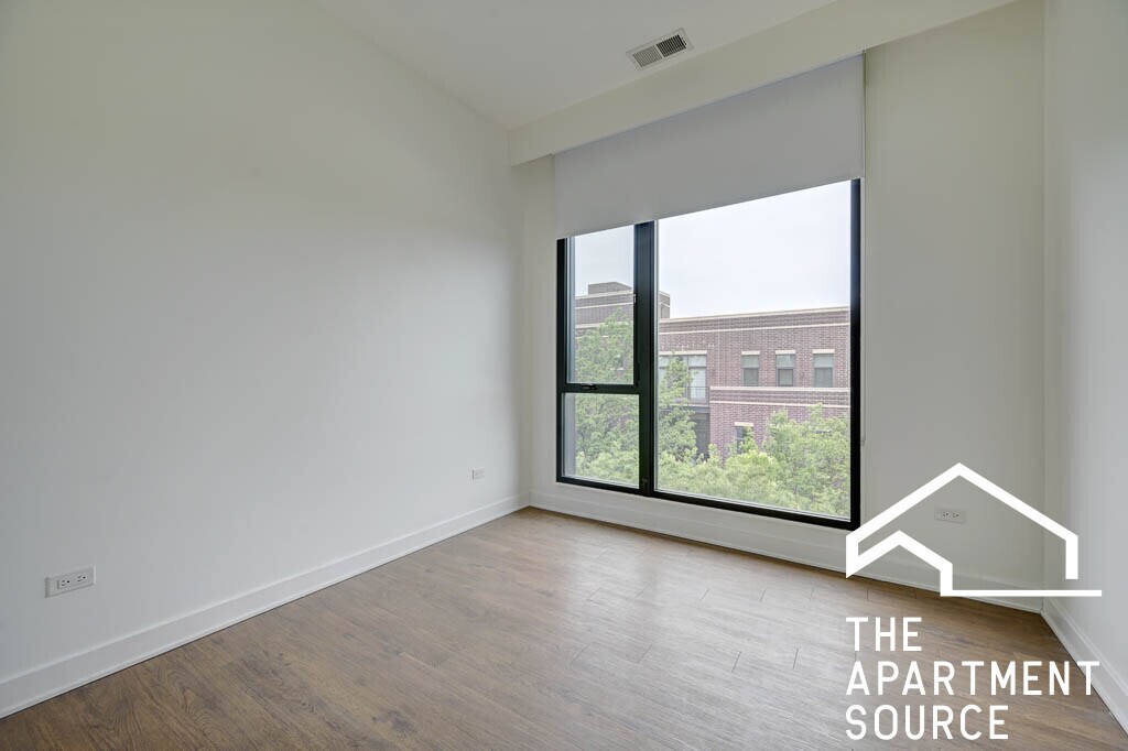 Building Photo - 3464 N Lincoln Ave