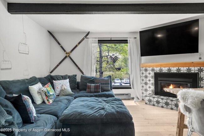 Building Photo - 35 Upper Woodbridge Rd