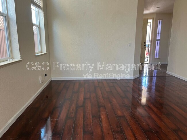 Building Photo - 4020 Crescent Ct