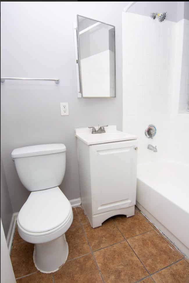 Building Photo - 3 bedroom in Chicago IL 60644