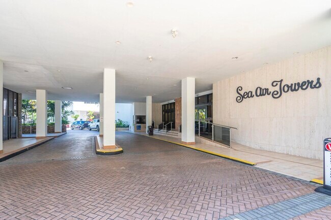 Building Photo - 3725 S Ocean Dr