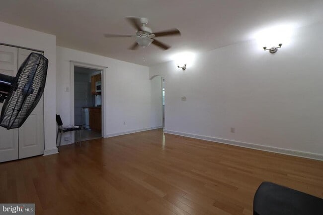 Building Photo - 817 Chillum Rd