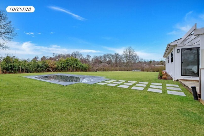 Building Photo - 29 W Lake Dr