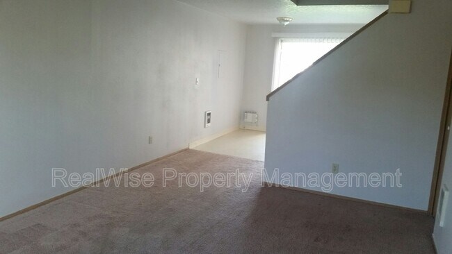 Building Photo - 2933 SE 38th Court