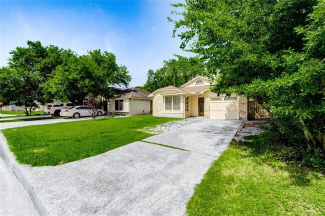 Building Photo - 5207 Beaverhill Dr