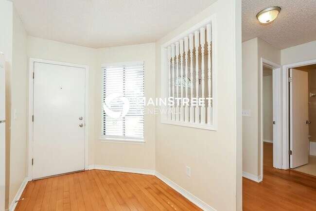 Building Photo - 3 Bedroom Pet-Friendly Home in Jacksonville, FL with Main Street Renewal