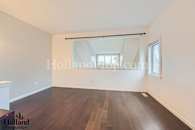 Building Photo - Spacious Home with High Ceilings and Modern Comforts!