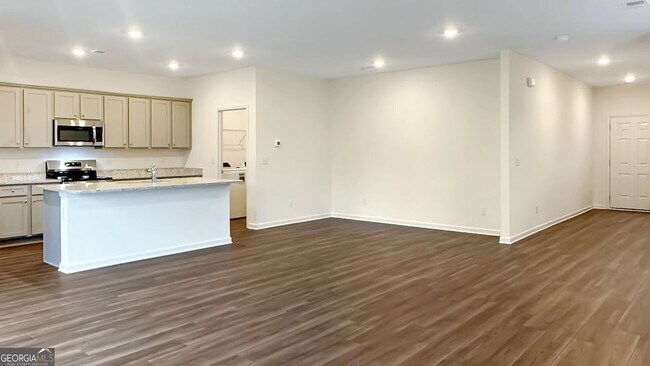 Building Photo - 104 Red Maple Wy