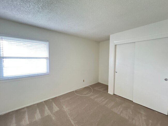 Building Photo - NORTHWEST BAKERSFIELD