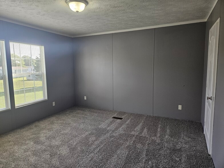 Building Photo - 39 Lynnwood Cir