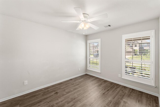 Building Photo - 15603 Eastern Meadowlark Wy