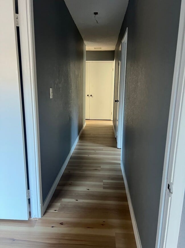 Building Photo - 4Bedroom House