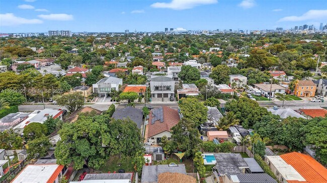 Building Photo - 1632 SW 19th Ter