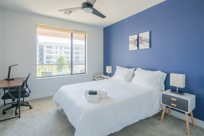 Building Photo - 688 W 1st St