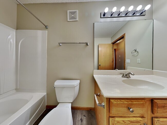 Building Photo - 1933 Mathias Rd