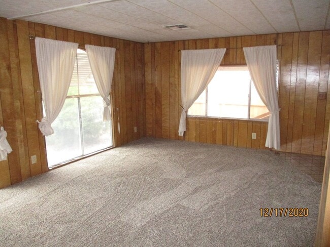 Building Photo - 80-5