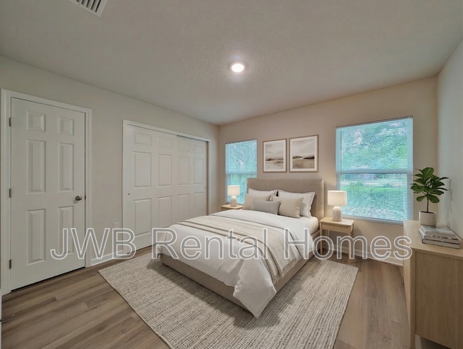 Building Photo - 1438 6th St W