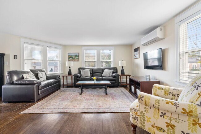 Building Photo - 181 Main St