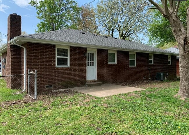 Building Photo - 1165 E Rosebrier St