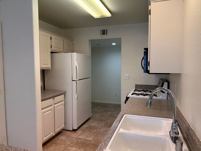 Building Photo - 2 story townhouse