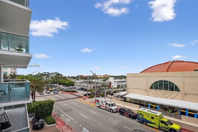 Building Photo - 9511 Collins Ave
