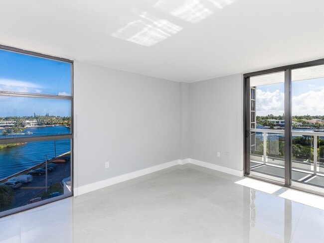 Building Photo - 20505 E Country Club Dr