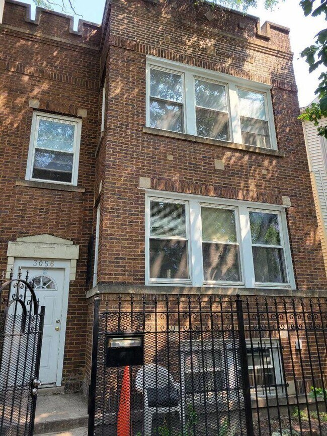 Building Photo - 2 bedroom in Chicago IL 60647