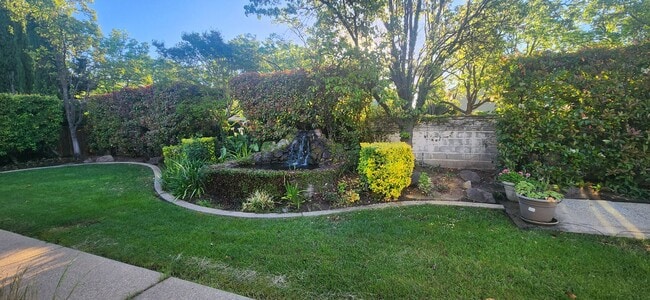 Building Photo - 3 Bedroom Plus Large office in Laguna West/Lakeside Community