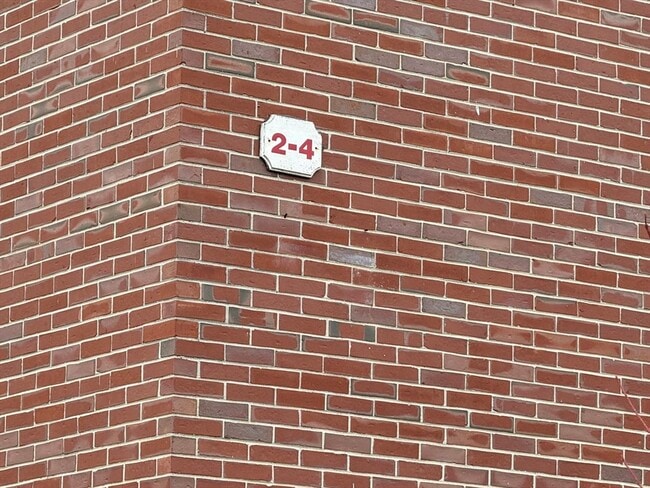 Building Photo - 4 Longwood Dr