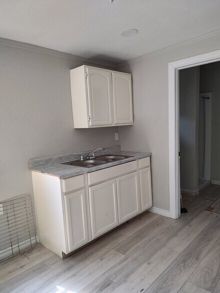 Building Photo - 551 Cincinnati Ave