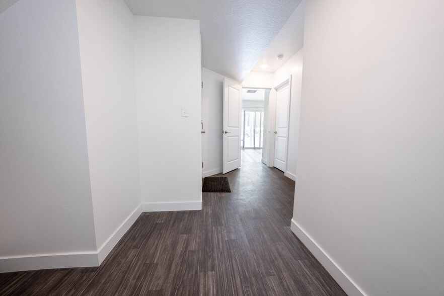 Building Photo - 4279 W Bromwell Ct
