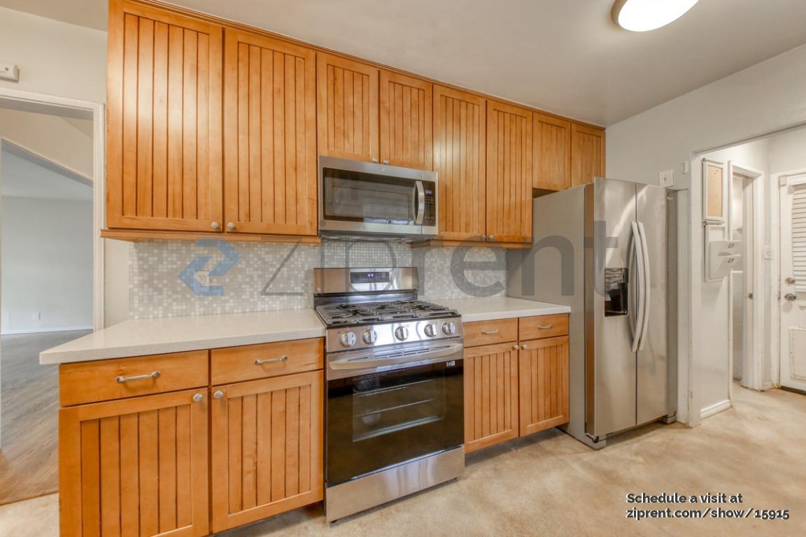 Building Photo - 5142 Balboa Blvd