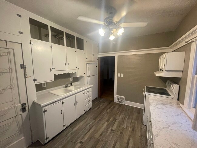 Building Photo - 4207 Barker Ave