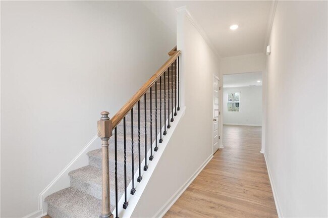 Building Photo - 6072 Knickerbocker St