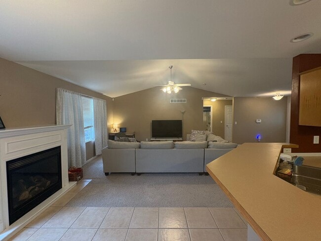 Building Photo - Spacious west side 3 Bedroom, 2 Bath home, close to Ft. Riley!