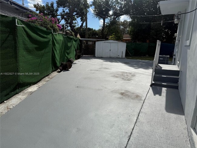 Building Photo - 501 SW 69th Ave