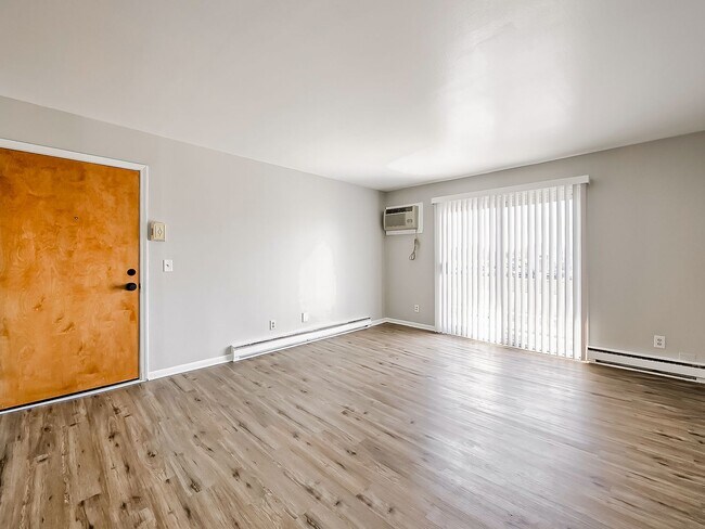 Building Photo - 825 S Grand Ave